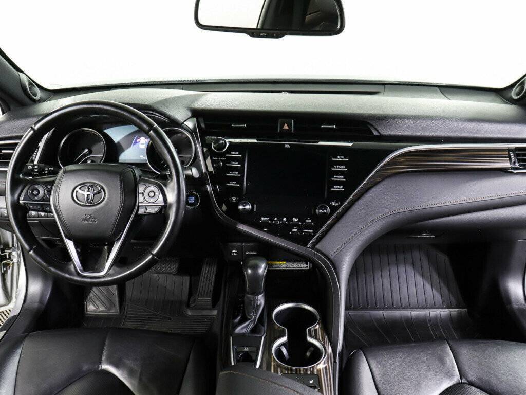 Toyota Camry с пробегом — 2018 год. Фото: #12