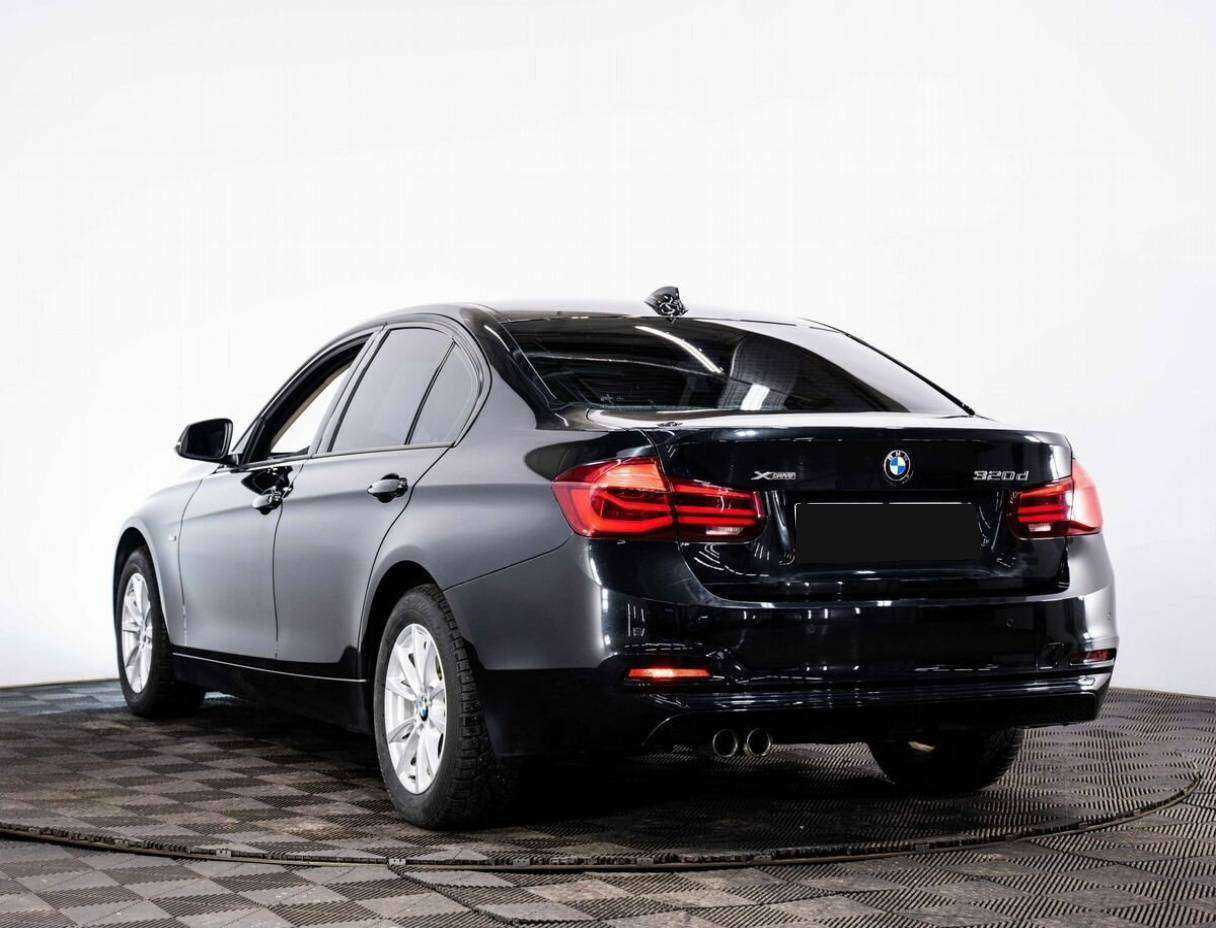 BMW 3 серии с пробегом — 2018 год. Фото: #3