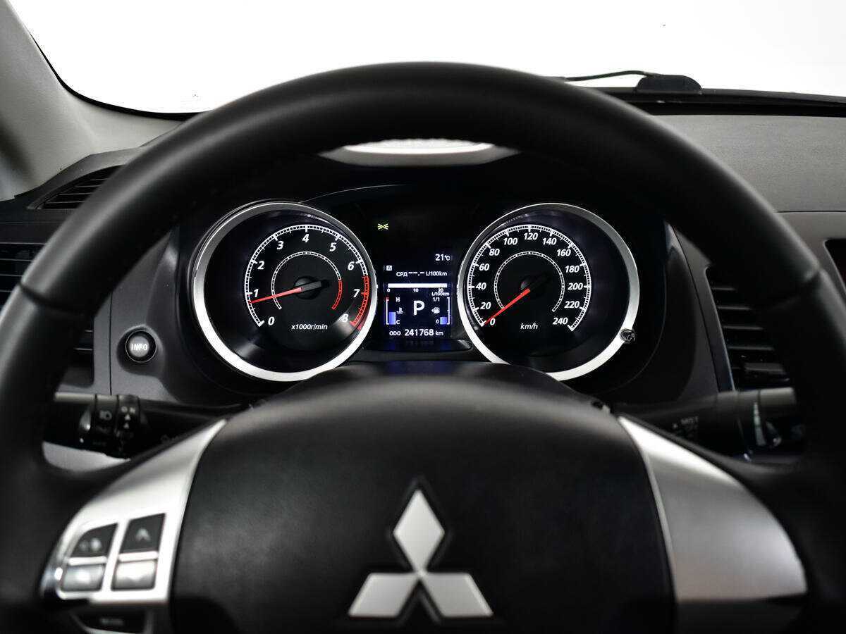 Mitsubishi Lancer с пробегом — 2012 год. Фото: #10