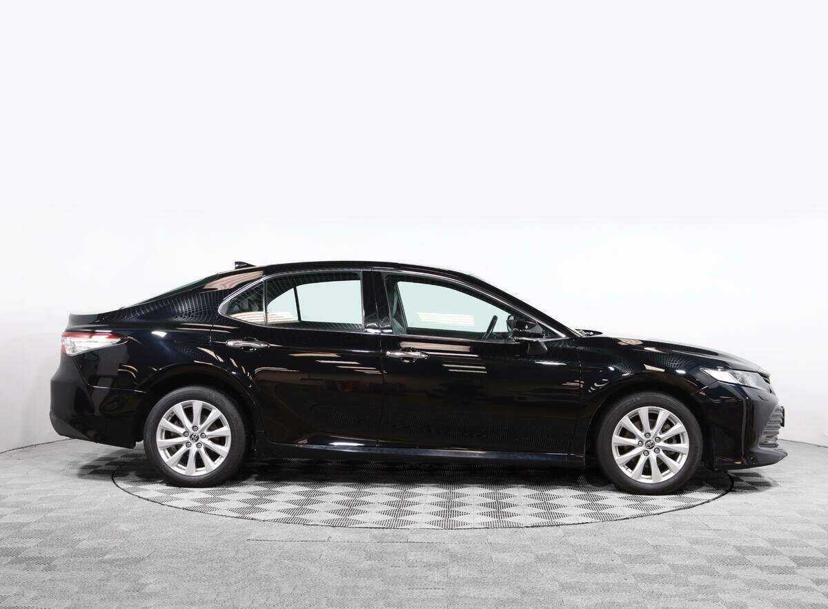 Toyota Camry с пробегом — 2018 год. Фото: #2
