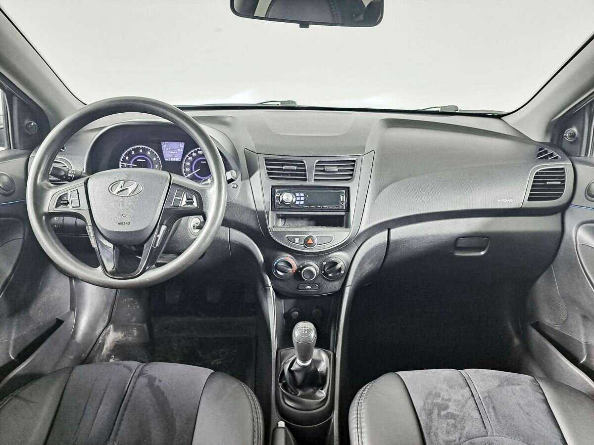 Hyundai Solaris с пробегом — 2012 год. Фото: #9