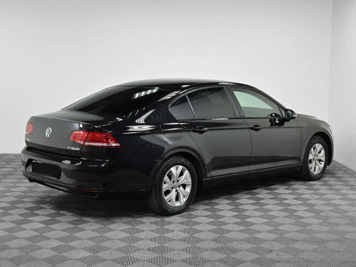 Volkswagen Passat с пробегом — 2016 год. Фото: #1