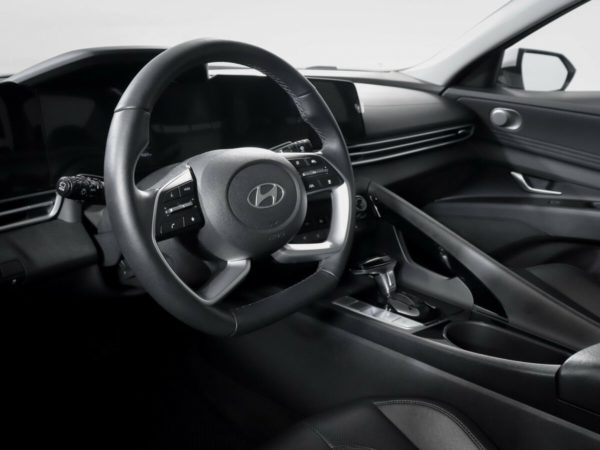 Hyundai Elantra с пробегом — 2024 год. Фото: #10