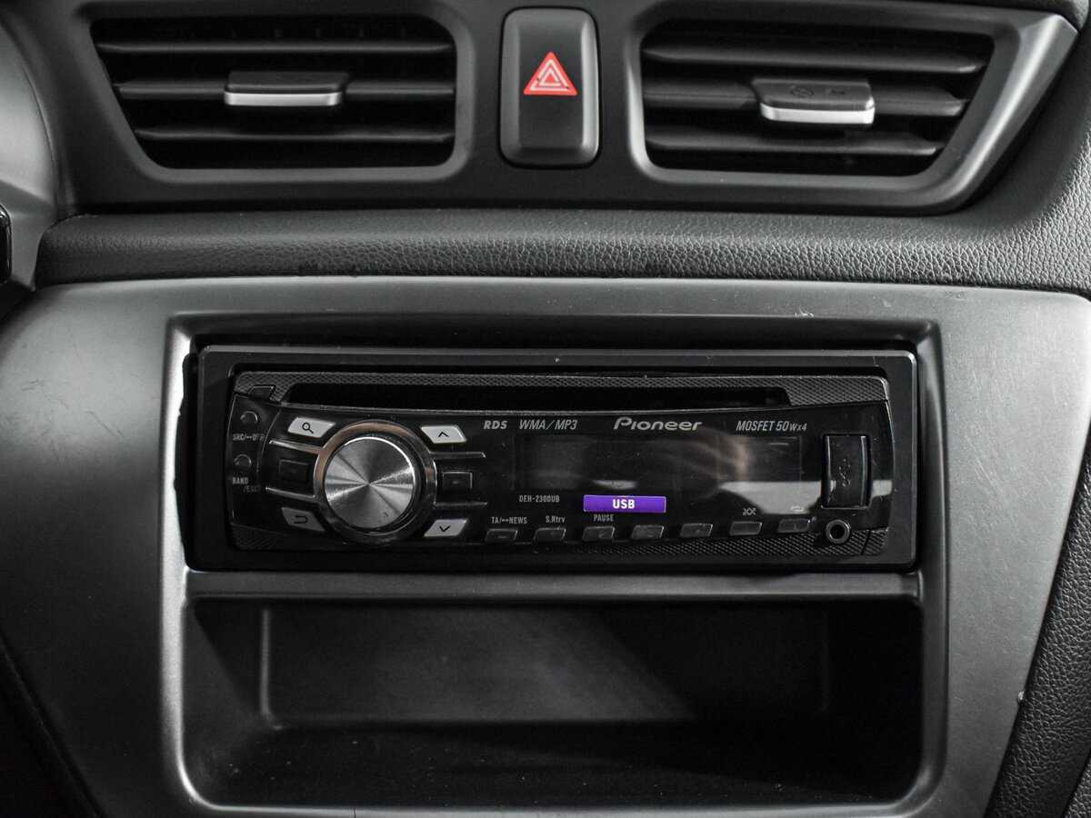 Kia Rio с пробегом — 2012 год. Фото: #12