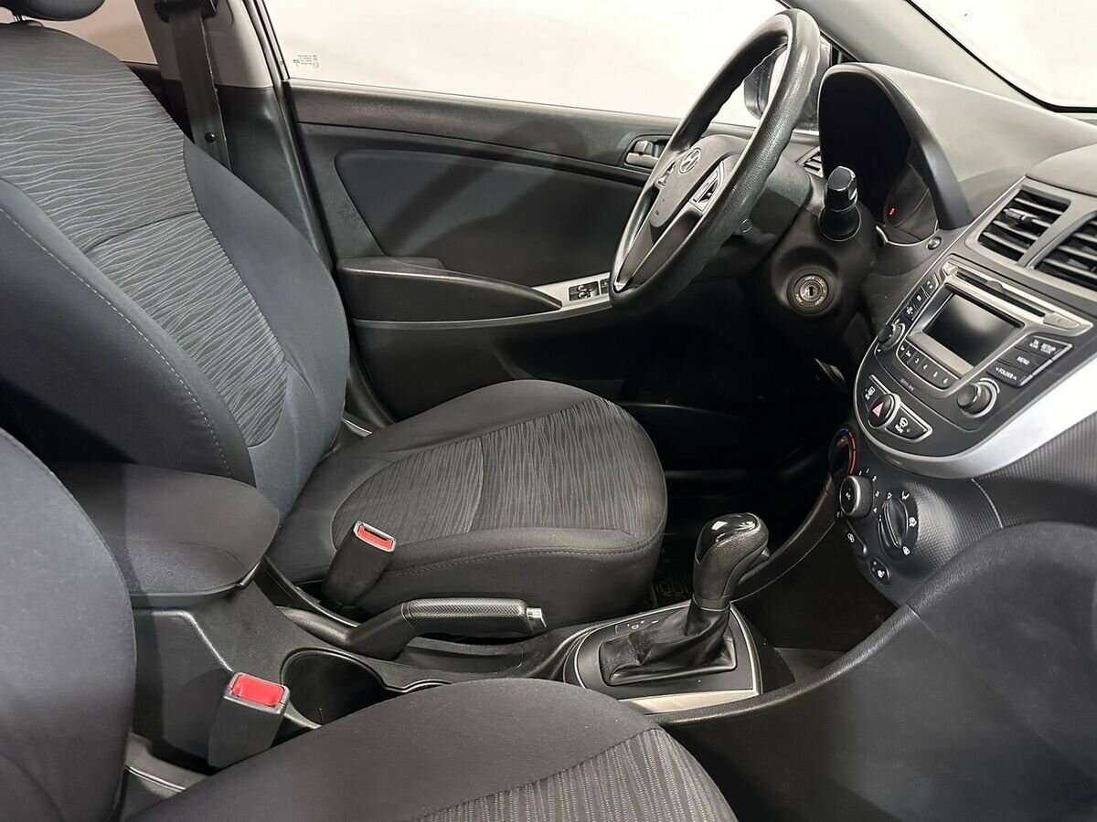 Hyundai Solaris с пробегом — 2015 год. Фото: #9
