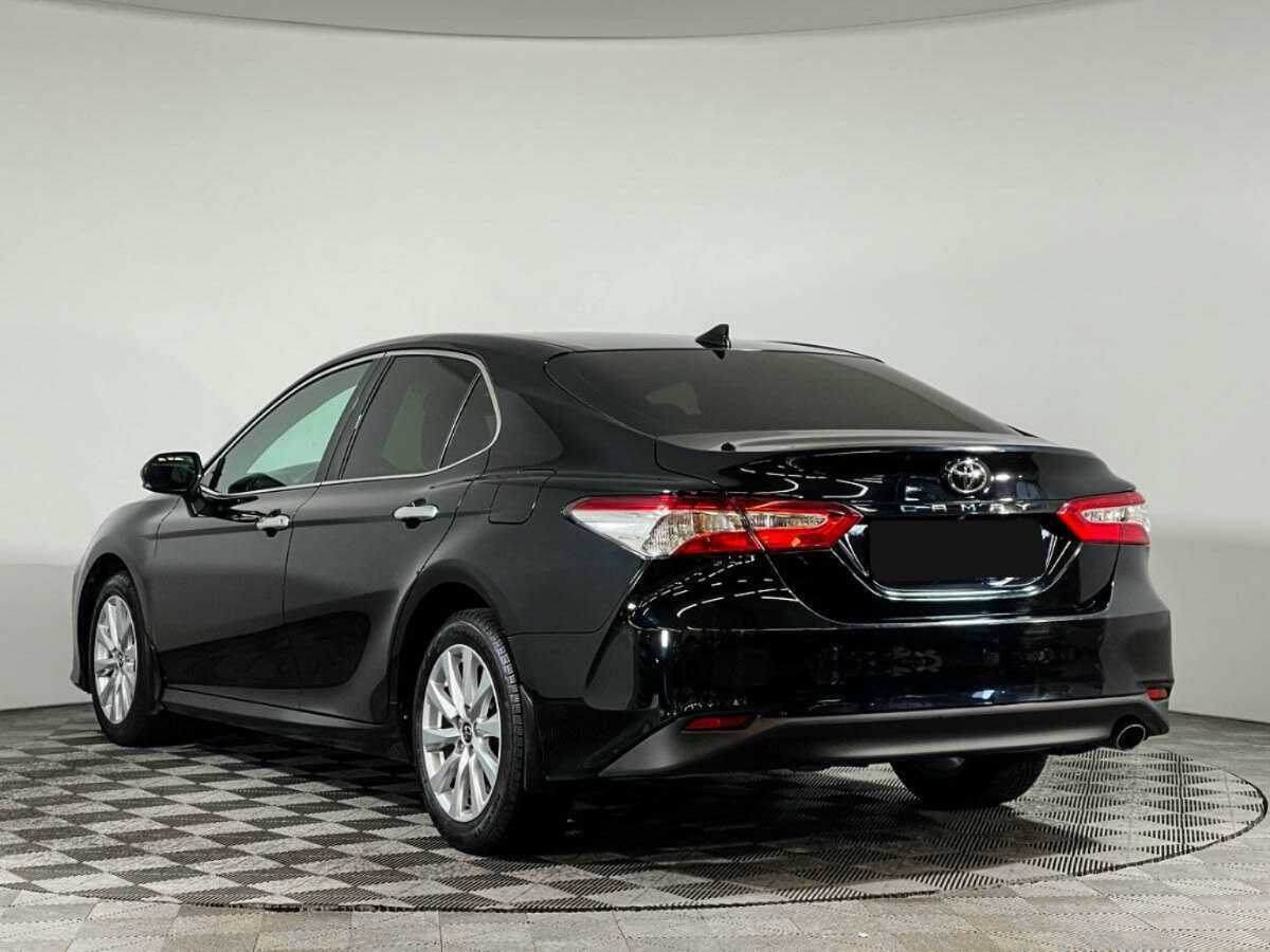 Toyota Camry с пробегом — 2018 год. Фото: #6