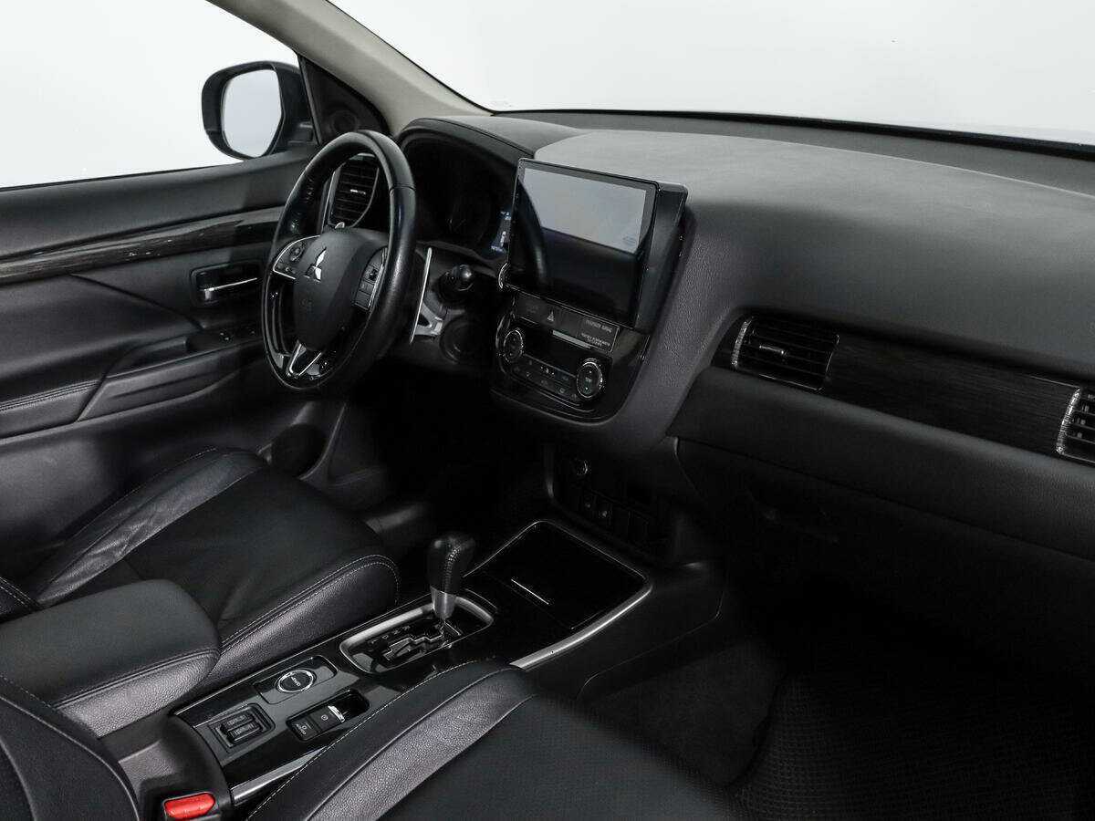 Mitsubishi Outlander с пробегом — 2017 год. Фото: #11