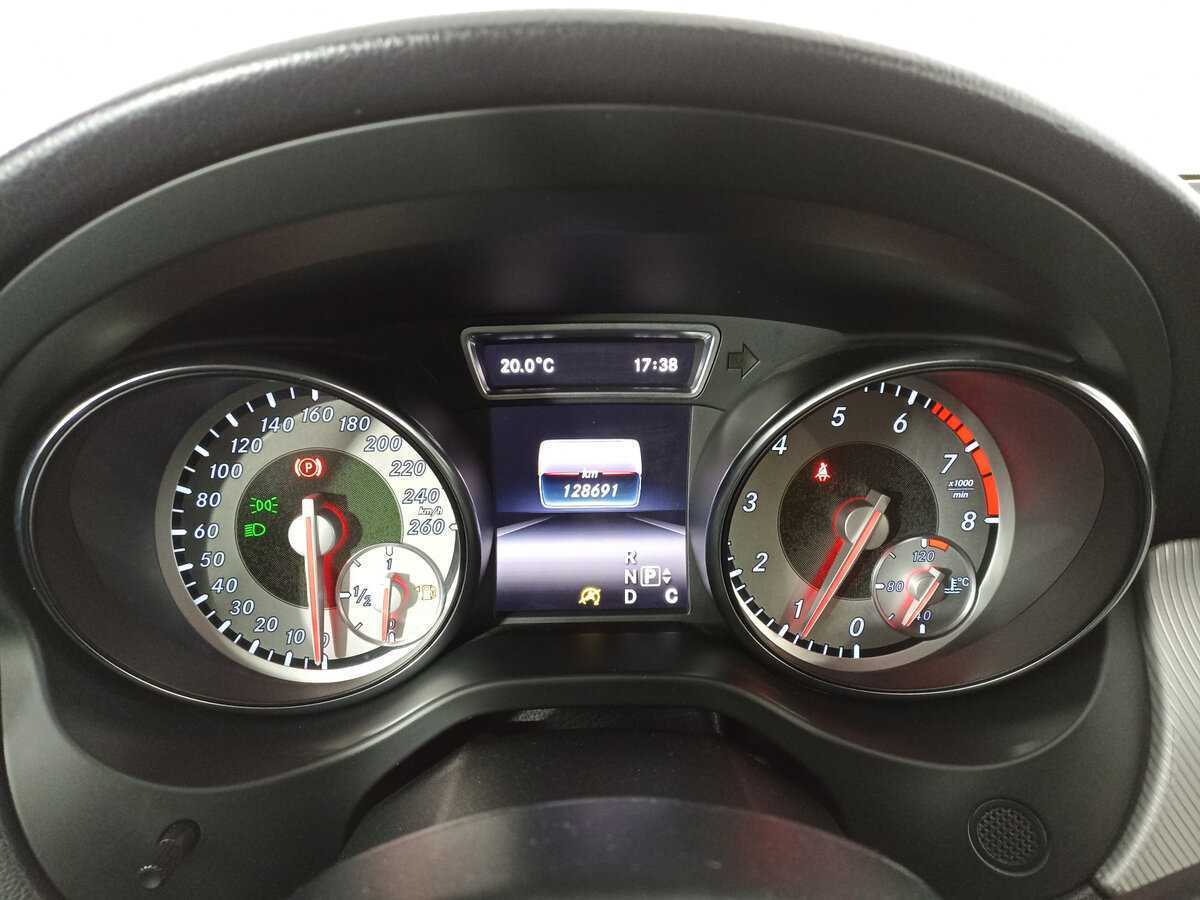 Mercedes-Benz GLA с пробегом — 2015 год. Фото: #12