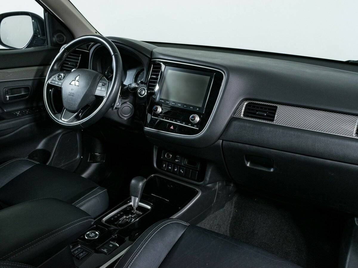 Mitsubishi Outlander с пробегом — 2020 год. Фото: #10