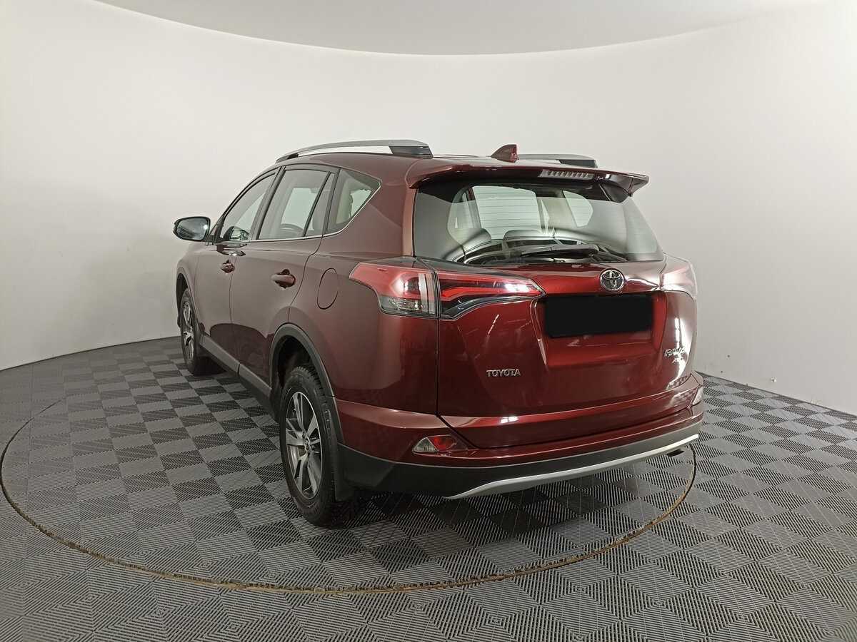 Toyota RAV4 с пробегом — 2018 год. Фото: #6