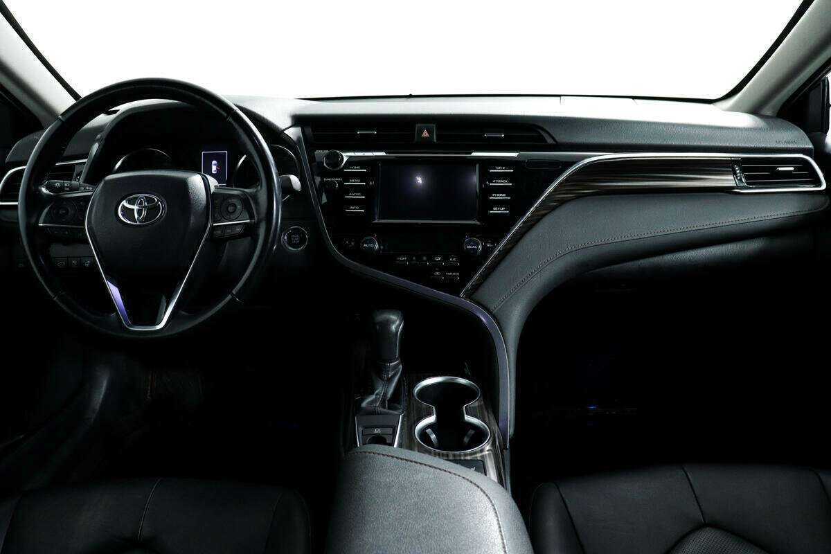 Toyota Camry с пробегом — 2019 год. Фото: #10