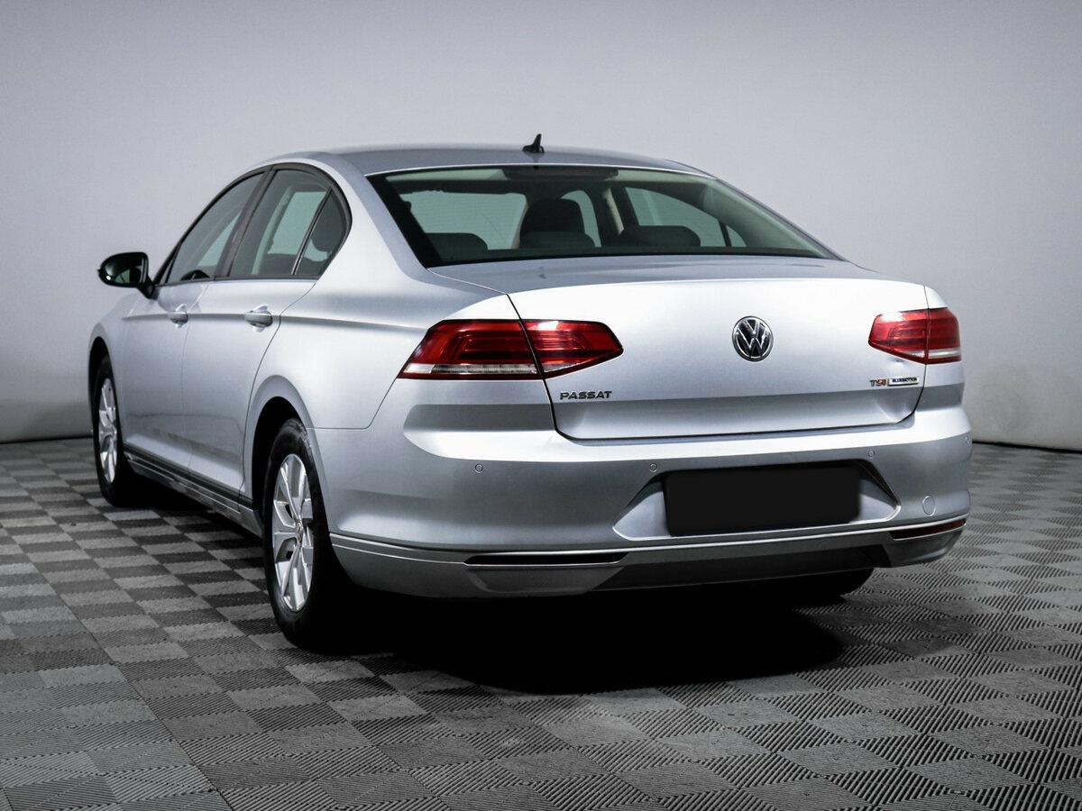 Volkswagen Passat с пробегом — 2017 год. Фото: #6