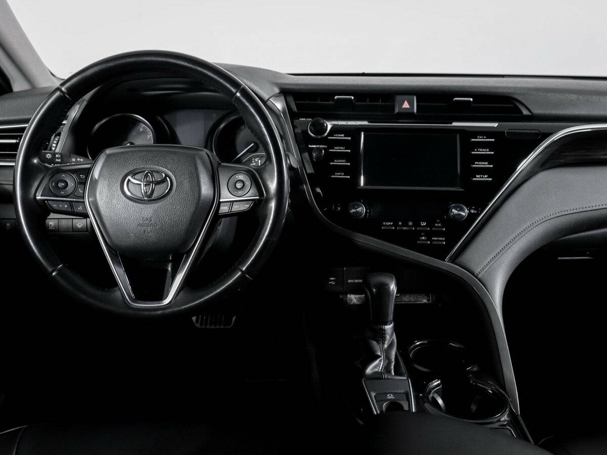 Toyota Camry с пробегом — 2020 год. Фото: #9