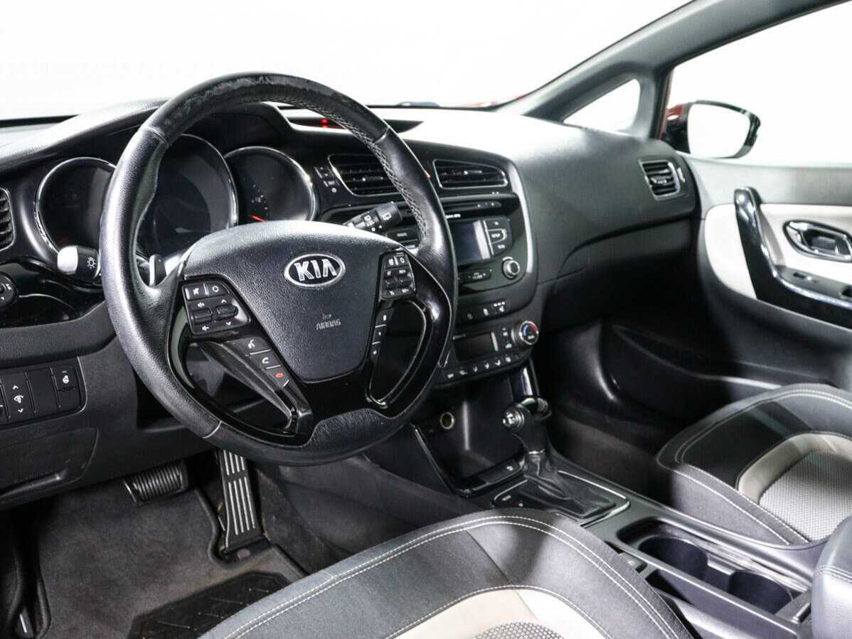 Kia Ceed с пробегом — 2013 год. Фото: #11