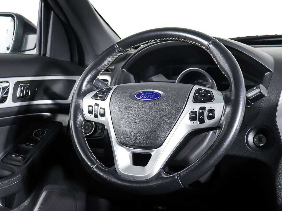 Ford Explorer с пробегом — 2013 год. Фото: #15