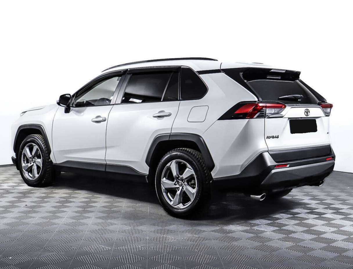 Toyota RAV4 с пробегом — 2020 год. Фото: #6