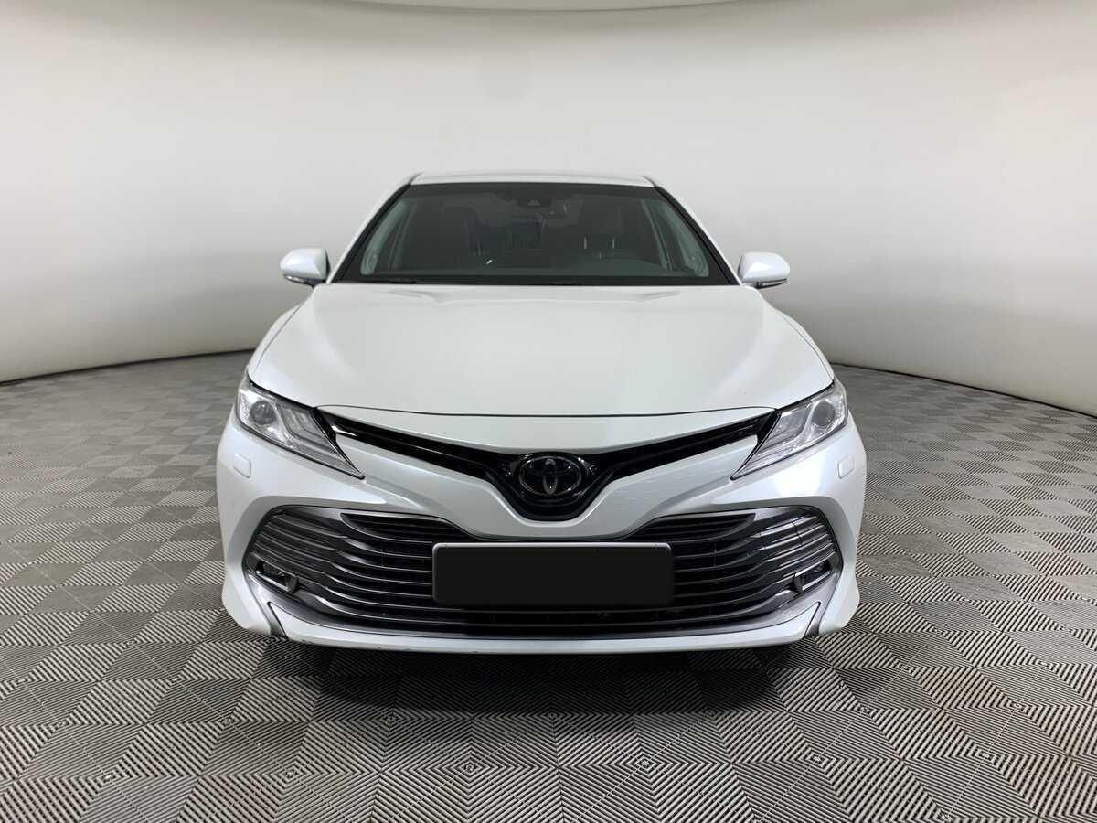Toyota Camry с пробегом — 2020 год. Фото: #1