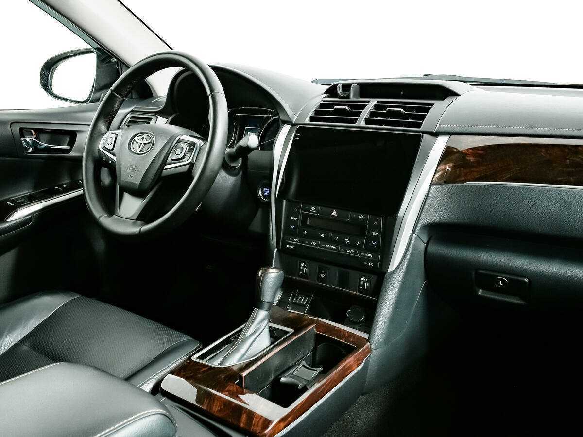 Toyota Camry с пробегом — 2016 год. Фото: #7