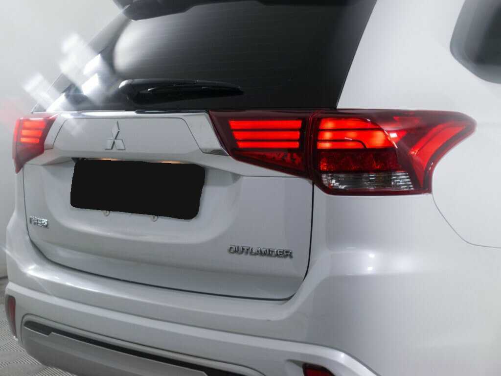 Mitsubishi Outlander с пробегом — 2022 год. Фото: #16