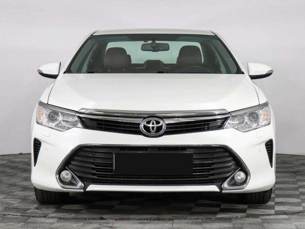 Toyota Camry с пробегом — 2016 год. Фото: #1