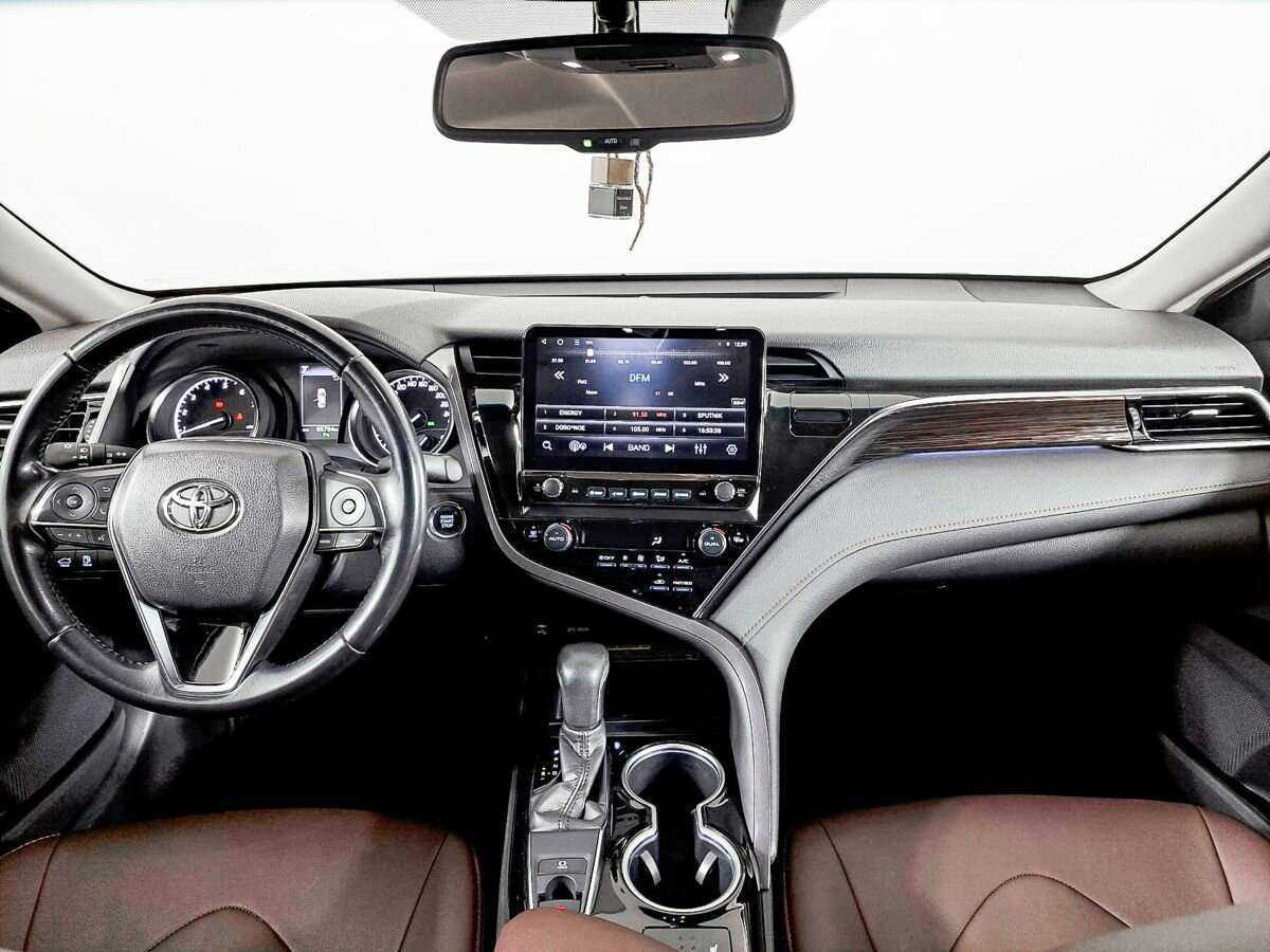 Toyota Camry с пробегом — 2019 год. Фото: #11