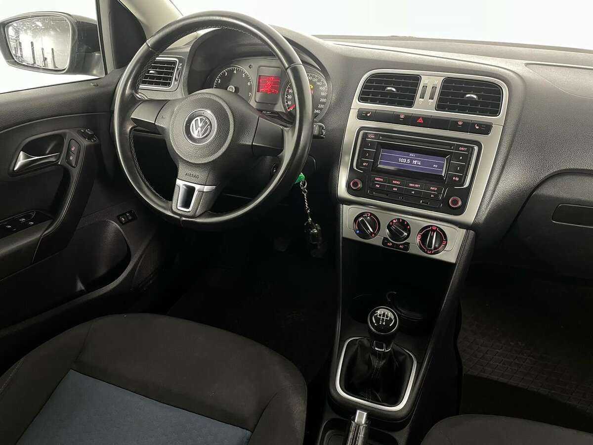 Volkswagen Polo с пробегом — 2013 год. Фото: #10