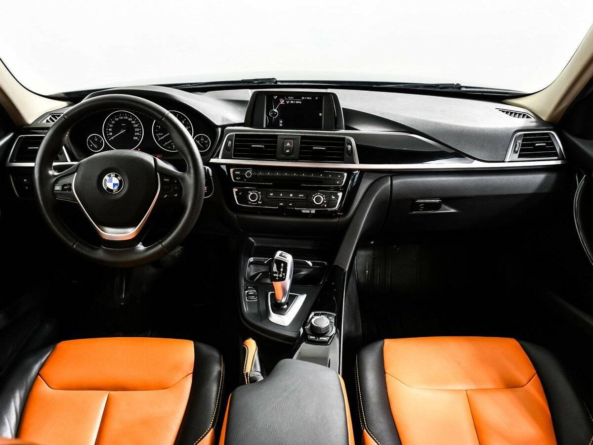 BMW 3 серии с пробегом — 2017 год. Фото: #10