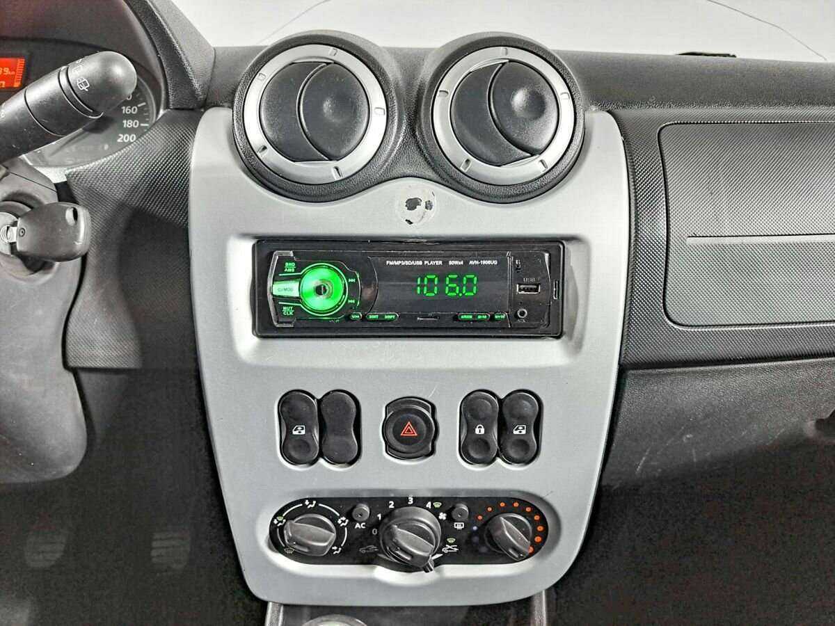 Renault Sandero с пробегом — 2012 год. Фото: #12