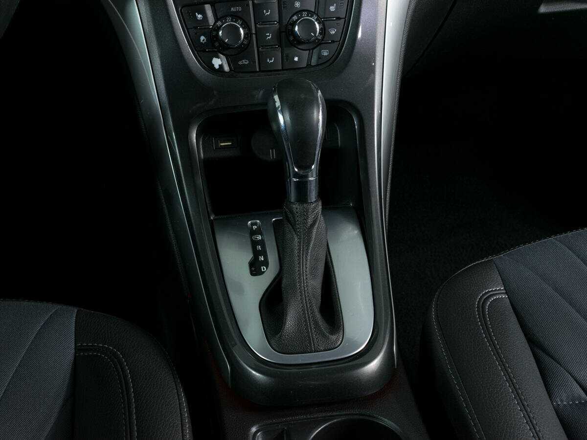 Opel Astra с пробегом — 2013 год. Фото: #13