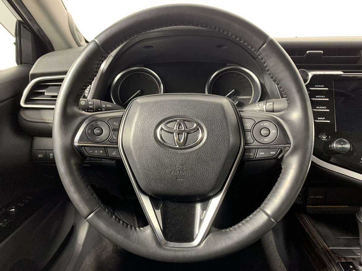 Toyota Camry с пробегом — 2020 год. Фото: #17