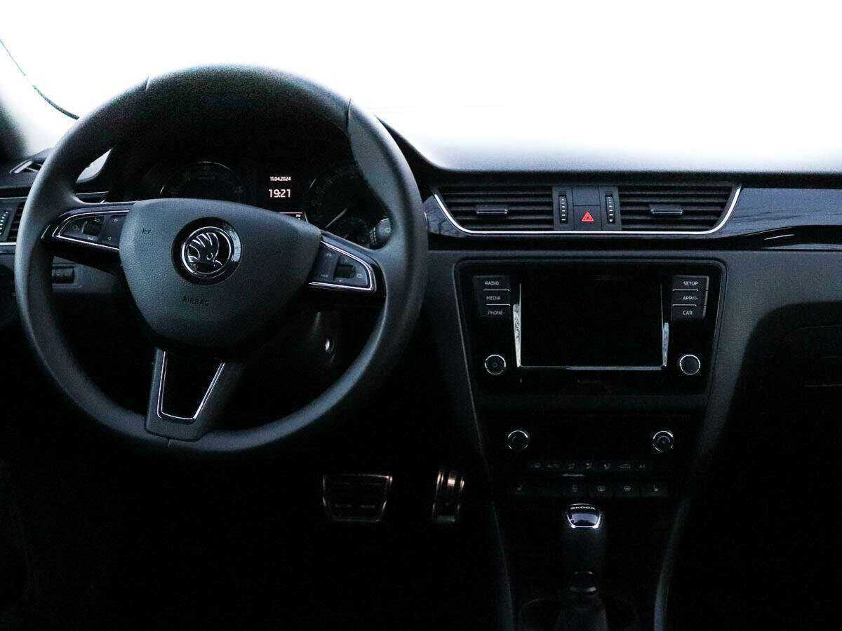 Skoda Rapid с пробегом — 2019 год. Фото: #9