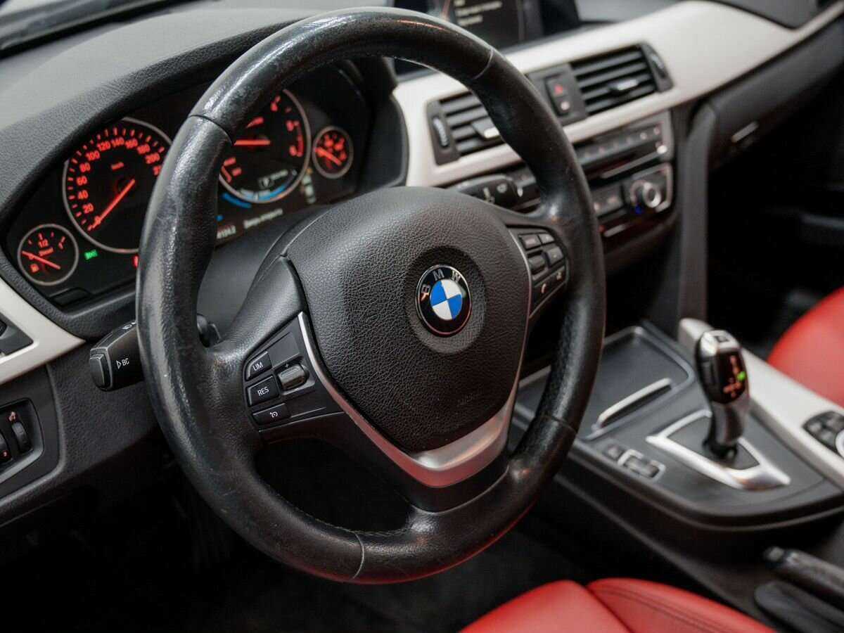 BMW 3 серии с пробегом — 2015 год. Фото: #14