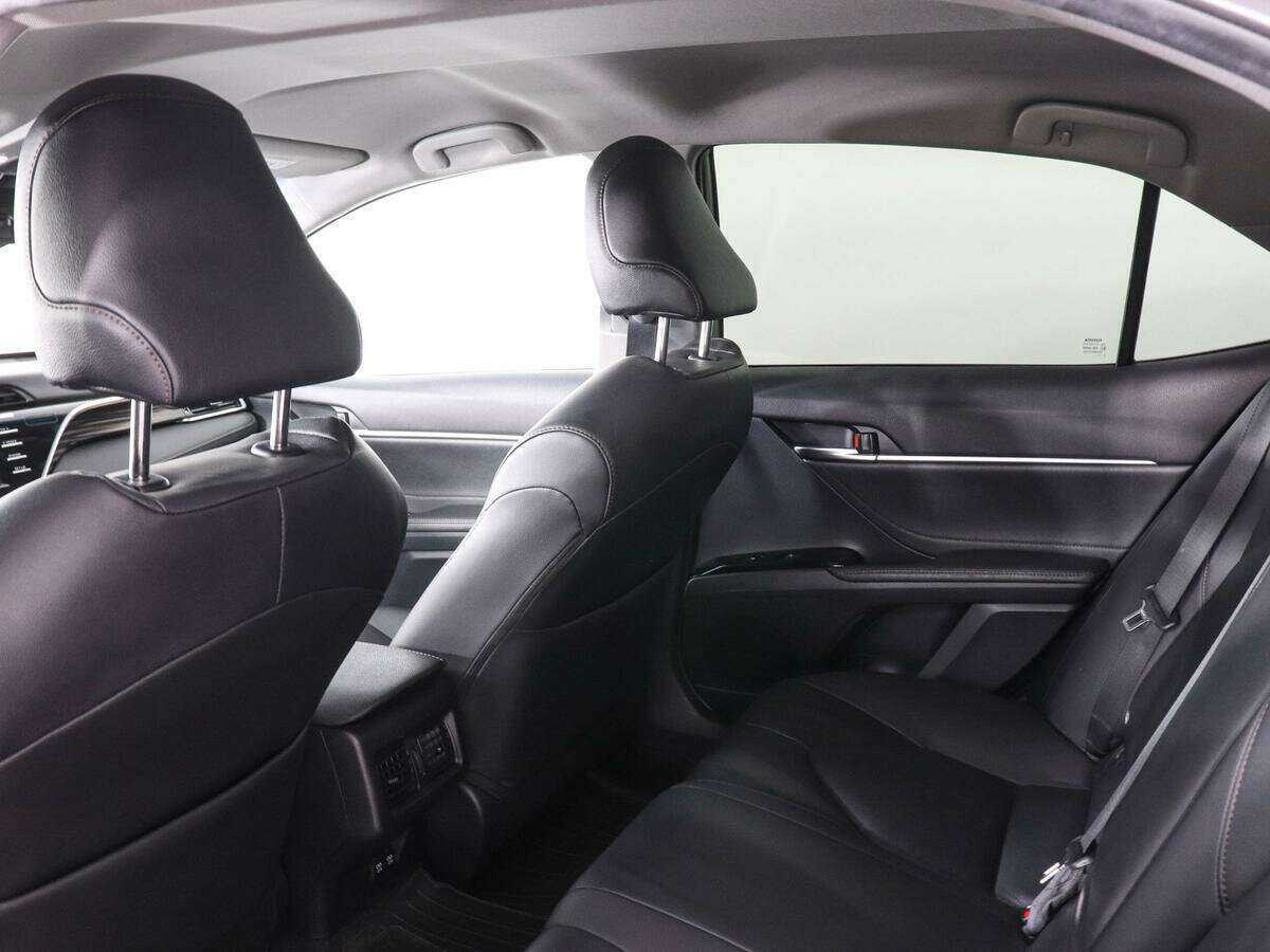 Toyota Camry с пробегом — 2019 год. Фото: #10