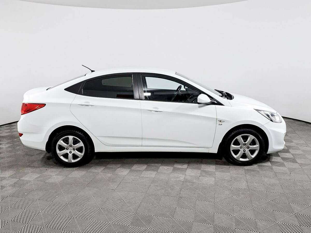 Hyundai Solaris с пробегом — 2013 год. Фото: #3