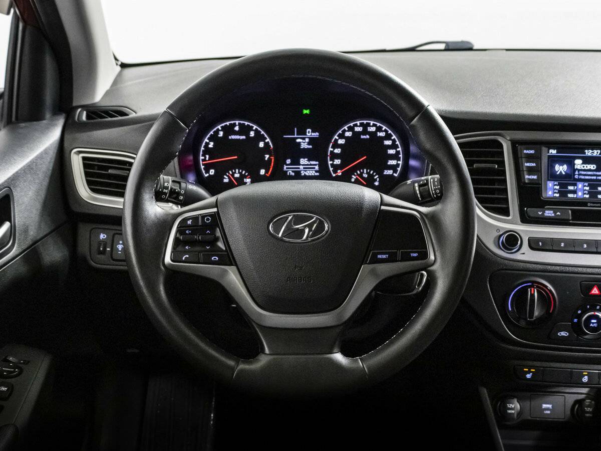 Hyundai Solaris с пробегом — 2021 год. Фото: #11