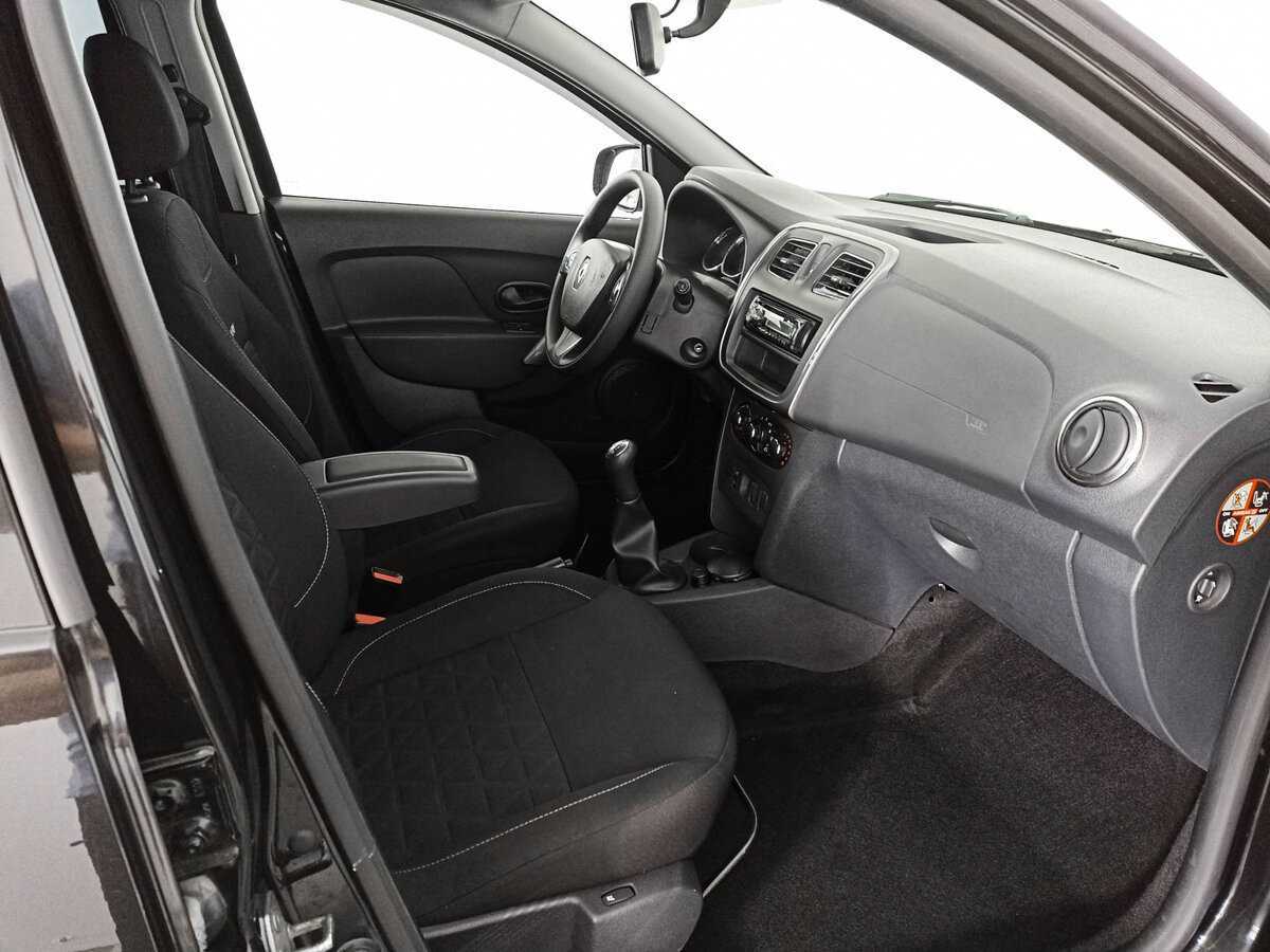 Renault Sandero с пробегом — 2014 год. Фото: #9