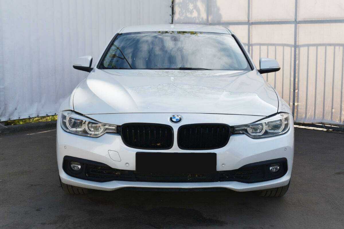 BMW 3 серии с пробегом — 2018 год. Фото: #1