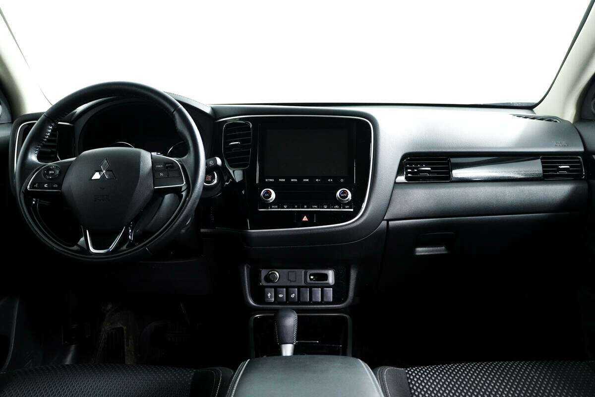 Mitsubishi Outlander с пробегом — 2022 год. Фото: #10