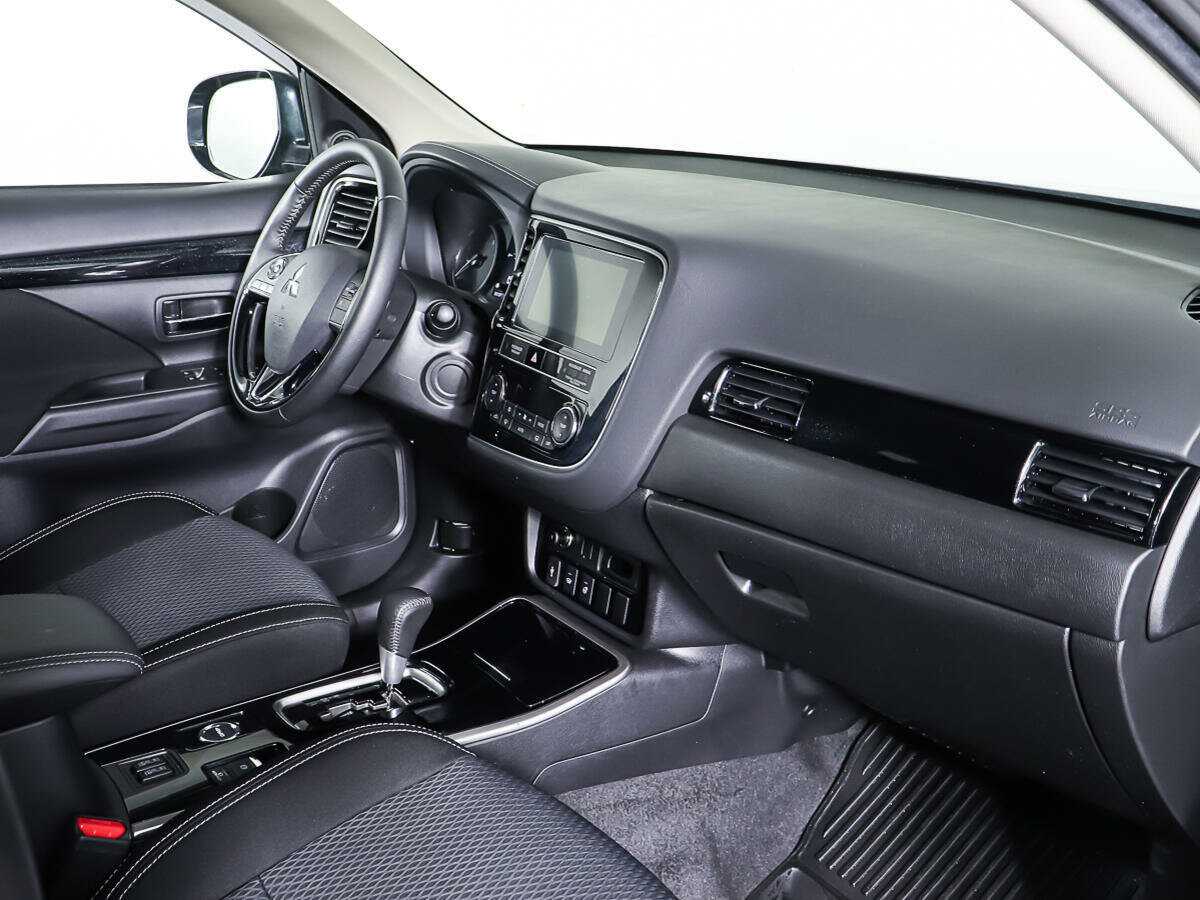 Mitsubishi Outlander с пробегом — 2020 год. Фото: #8