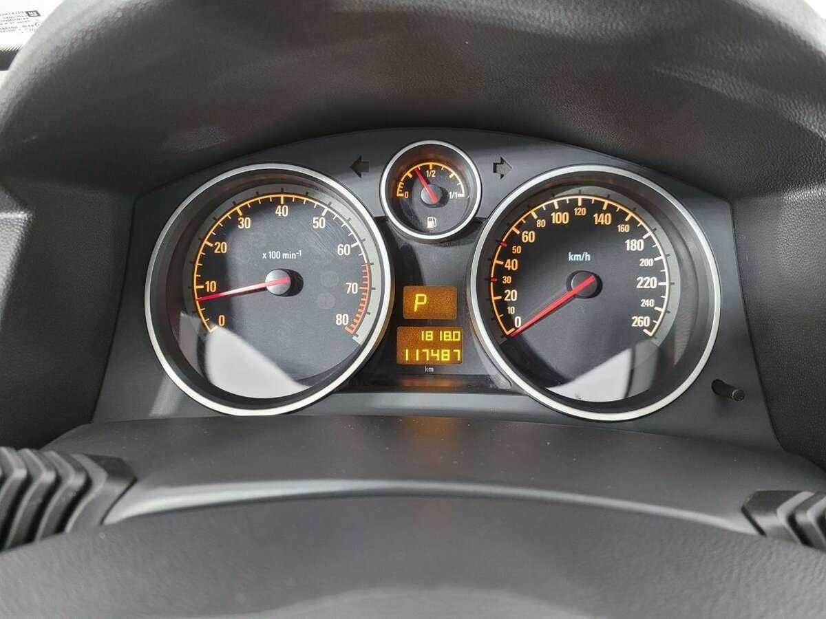 Opel Astra с пробегом — 2012 год. Фото: #10