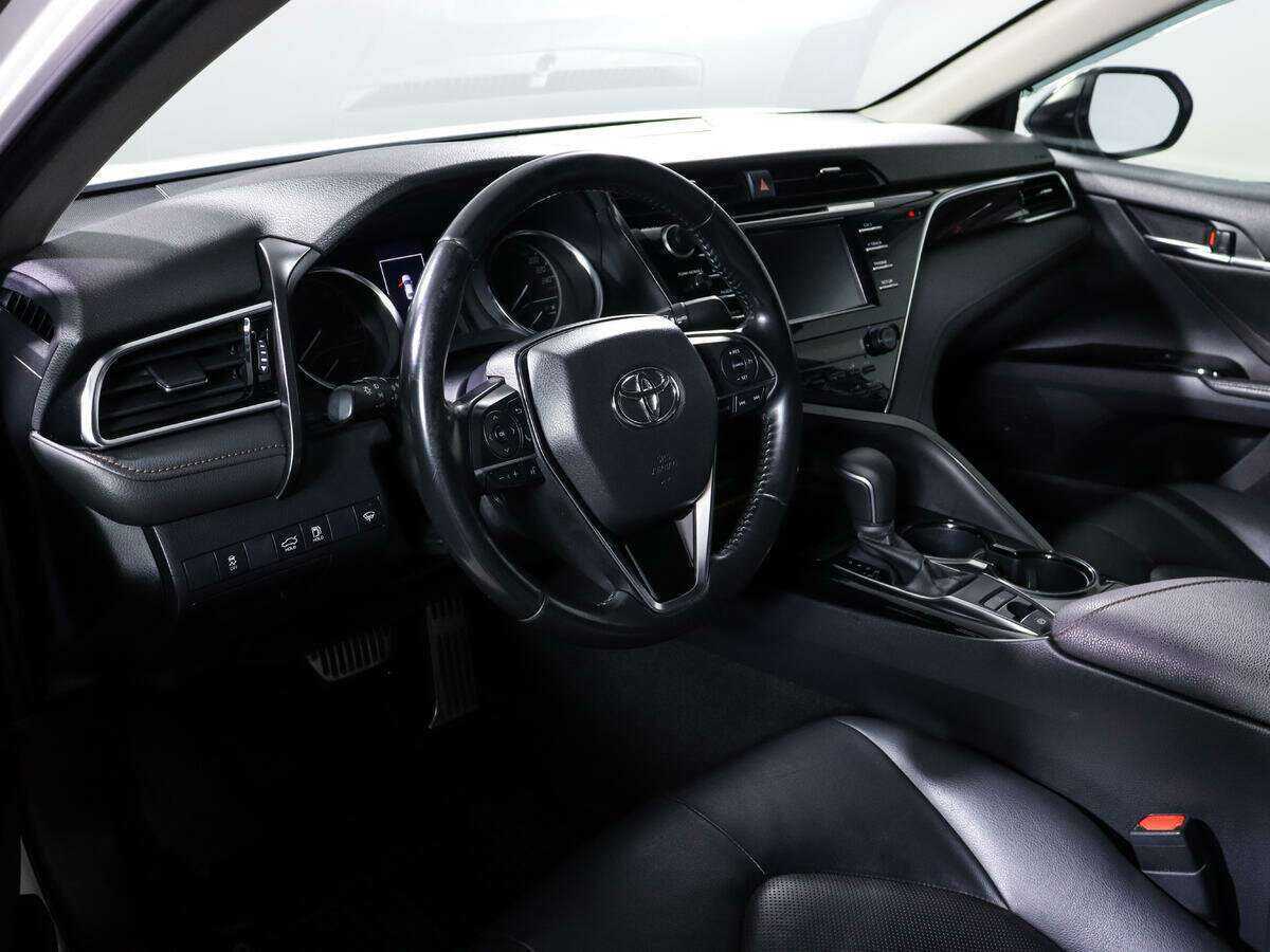 Toyota Camry с пробегом — 2019 год. Фото: #11