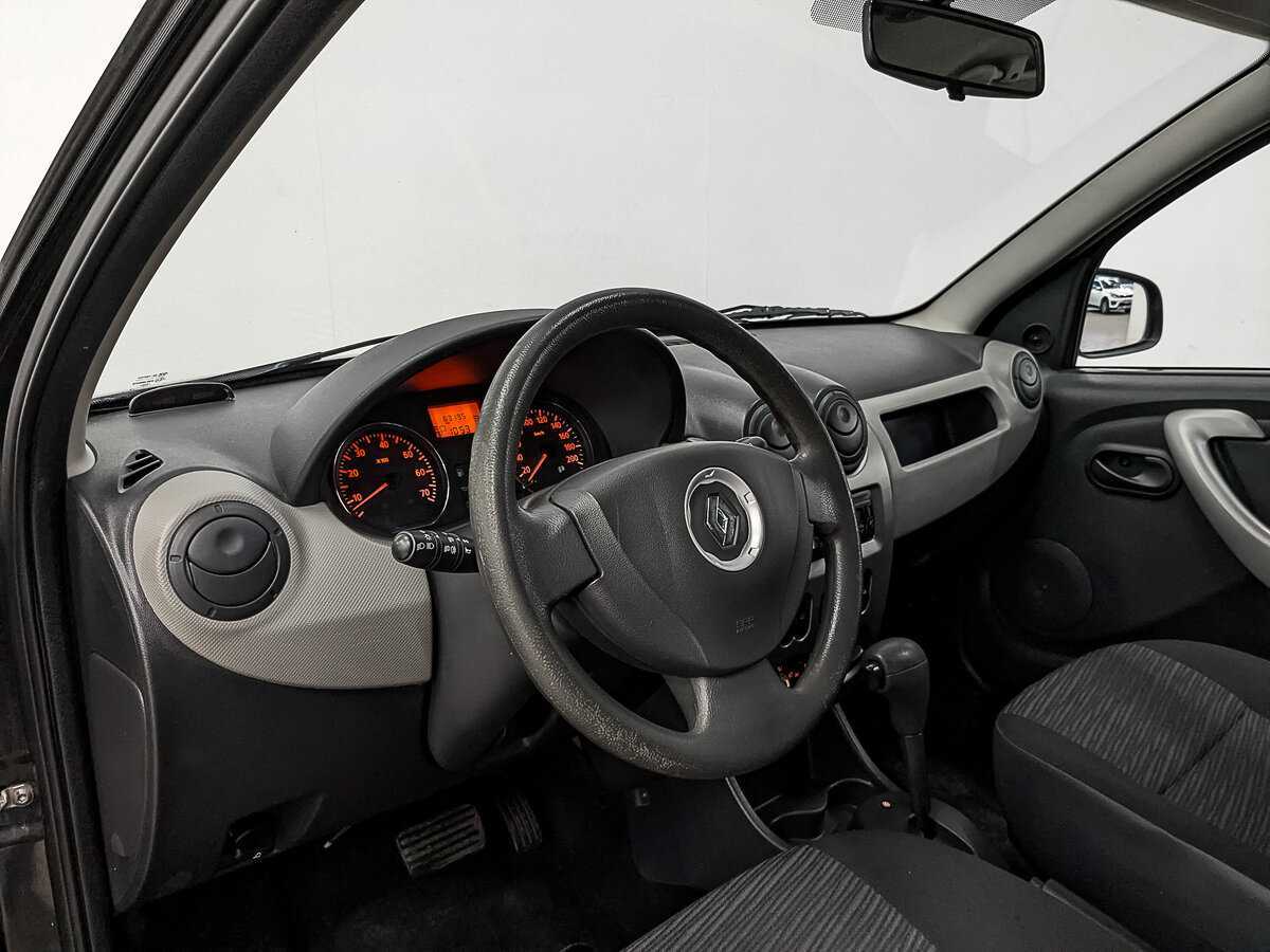 Renault Sandero с пробегом — 2012 год. Фото: #14