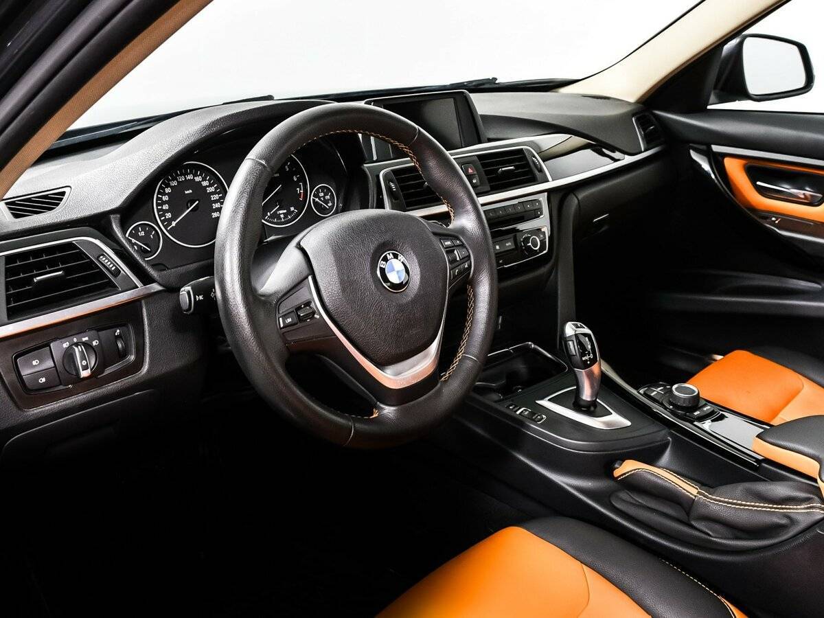 BMW 3 серии с пробегом — 2017 год. Фото: #12