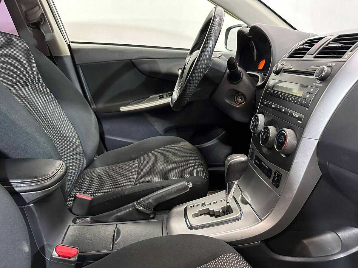 Toyota Corolla с пробегом — 2012 год. Фото: #9