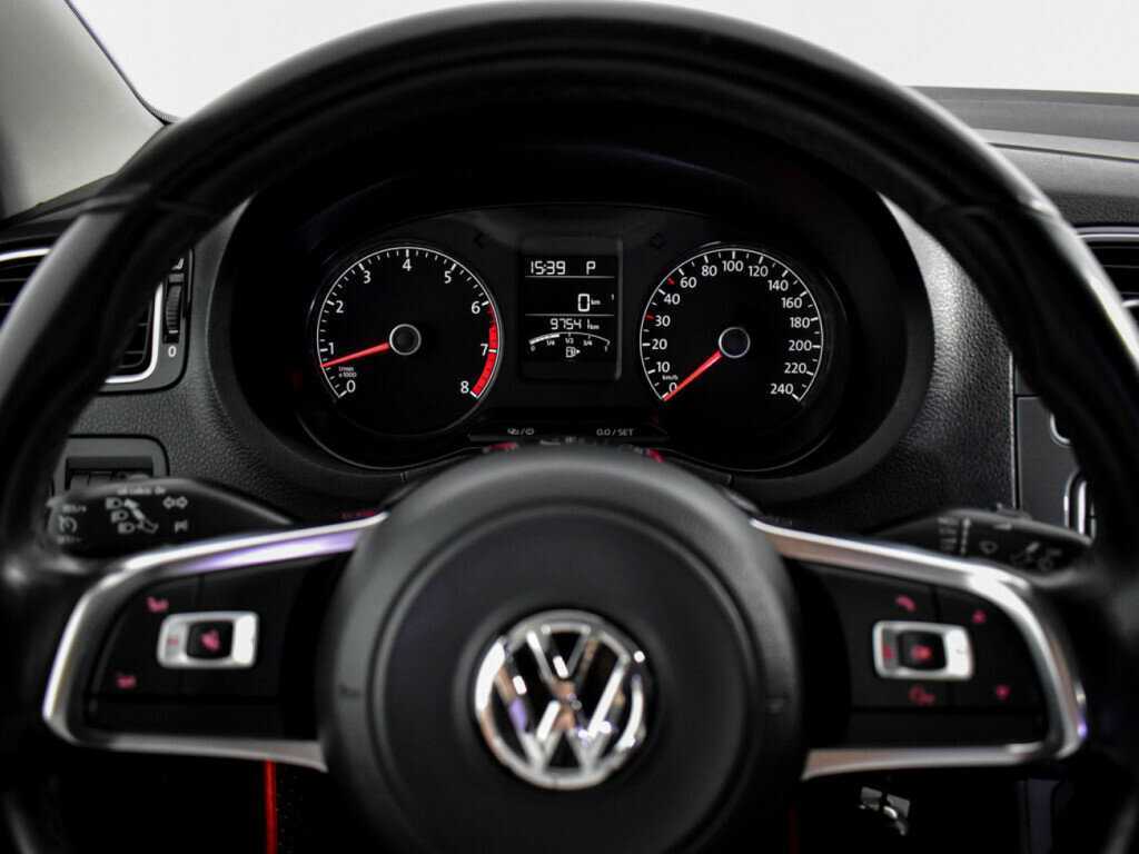 Volkswagen Polo с пробегом — 2018 год. Фото: #16