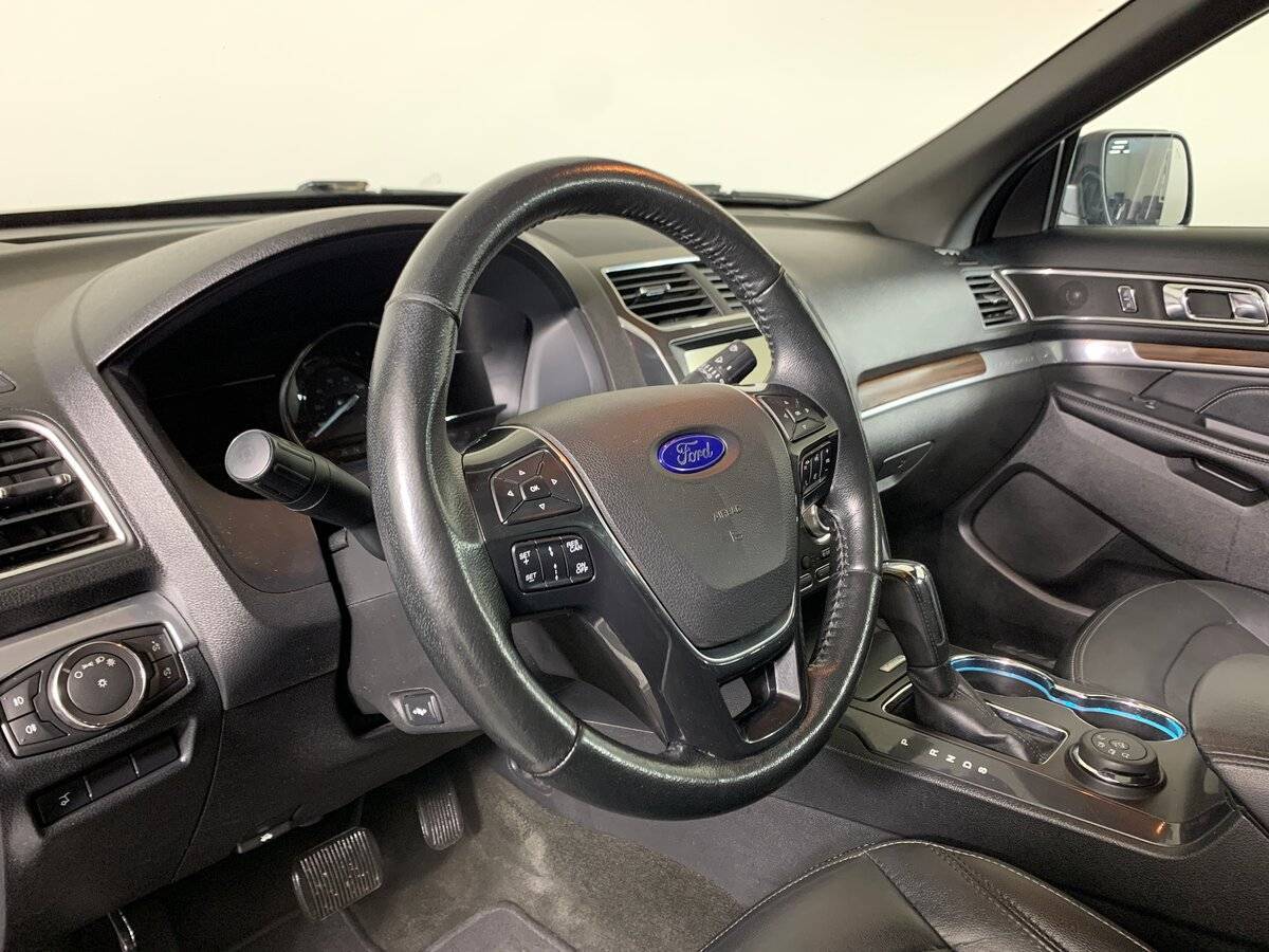 Ford Explorer с пробегом — 2016 год. Фото: #10