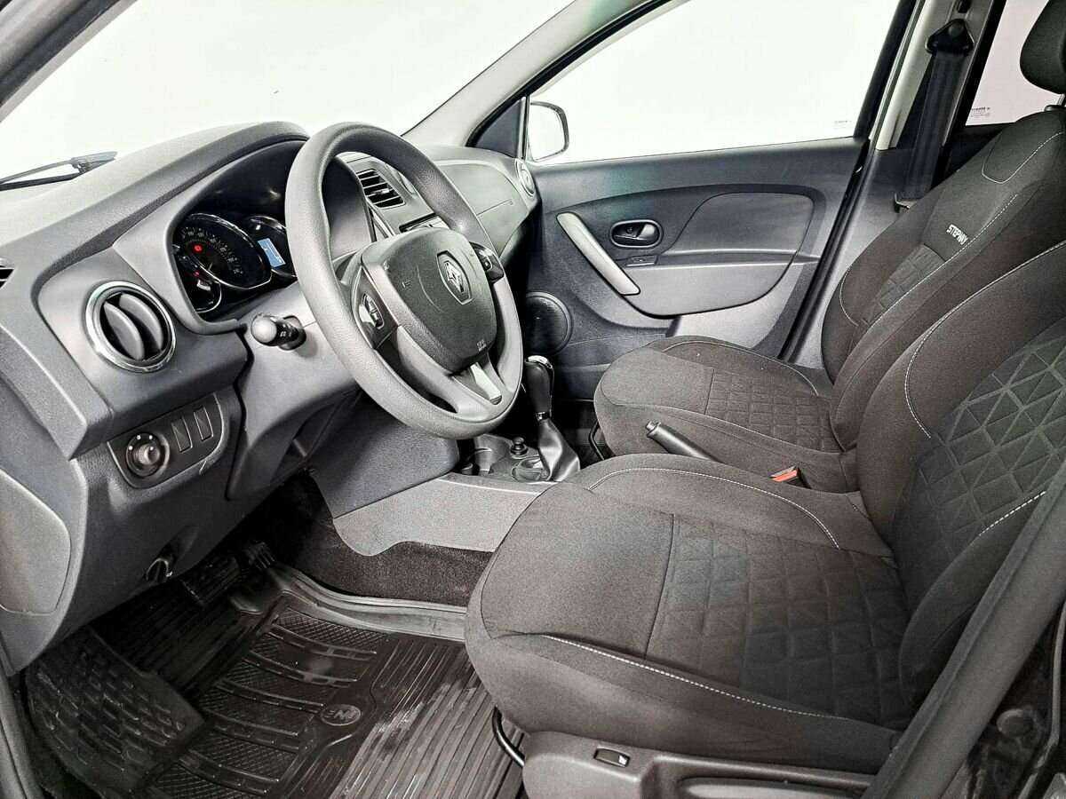 Renault Sandero с пробегом — 2016 год. Фото: #12