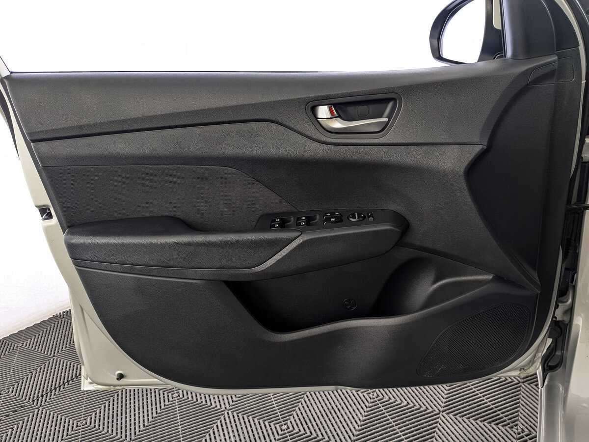 Hyundai Solaris с пробегом — 2019 год. Фото: #18