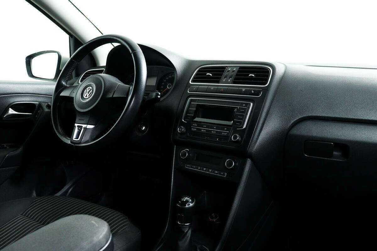 Volkswagen Polo с пробегом — 2012 год. Фото: #8