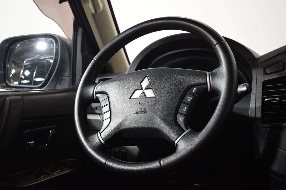 Mitsubishi Pajero с пробегом — 2014 год. Фото: #14
